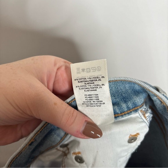 Aritzia Denim Forum The Nico Mid Rise Skinny Crop NWT size 26 - Picture 10 of 10